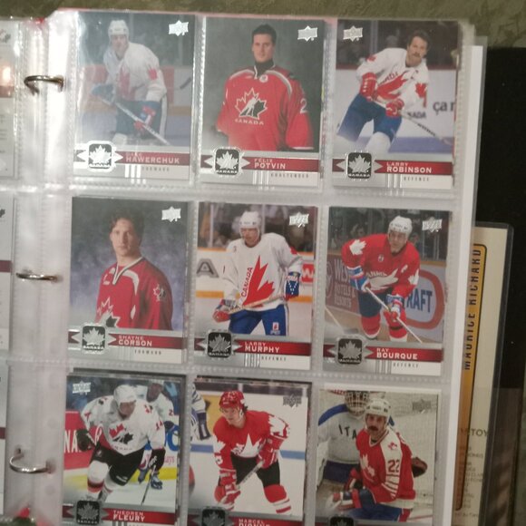 Canadian Tire Team Canada 2017-18 Base Set 1-100 in box great condition - Picture 1 of 13